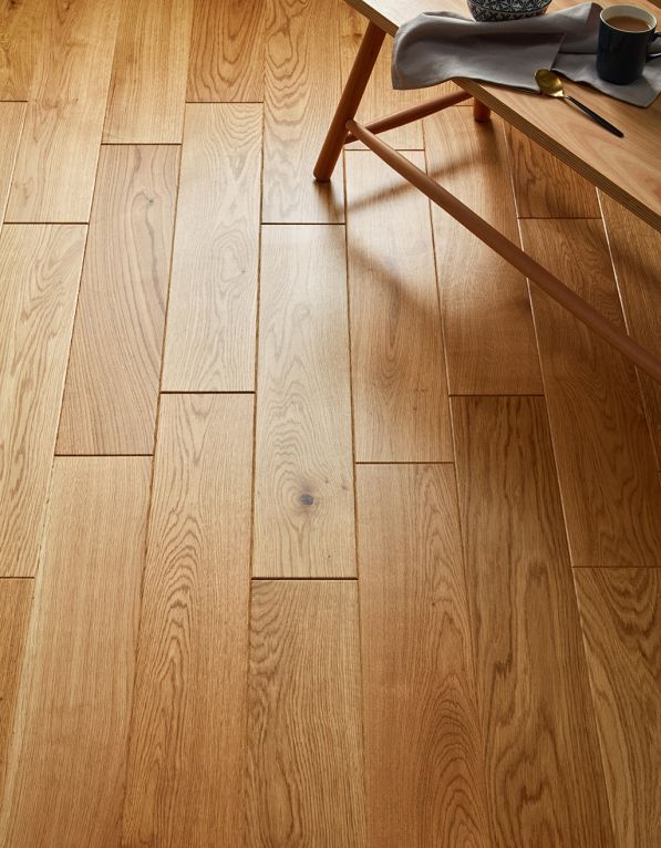Kensington Natural Oak Lacquered Engineered Wood Flooring